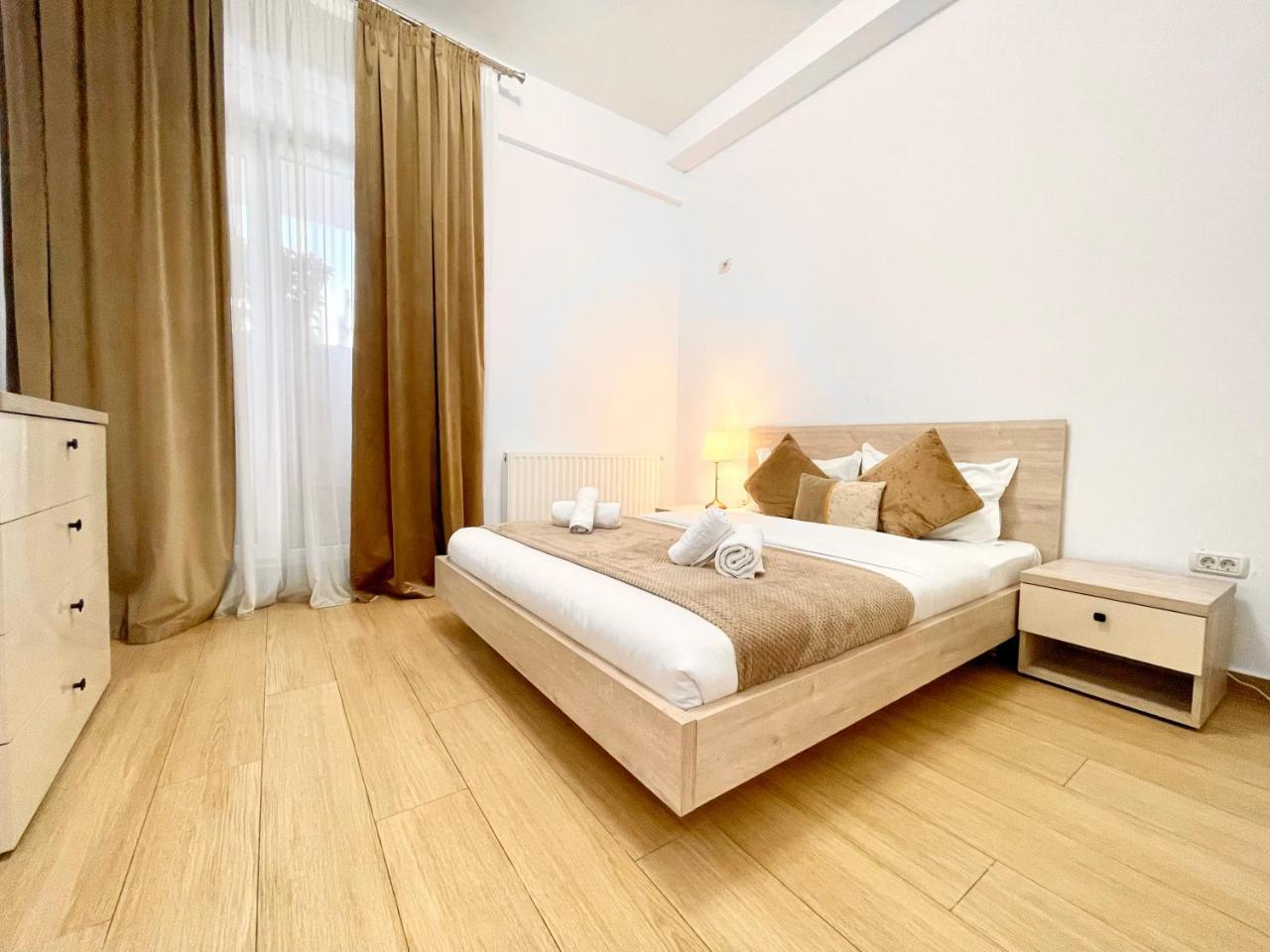 Central Address 4 Palace Of Parliament Area