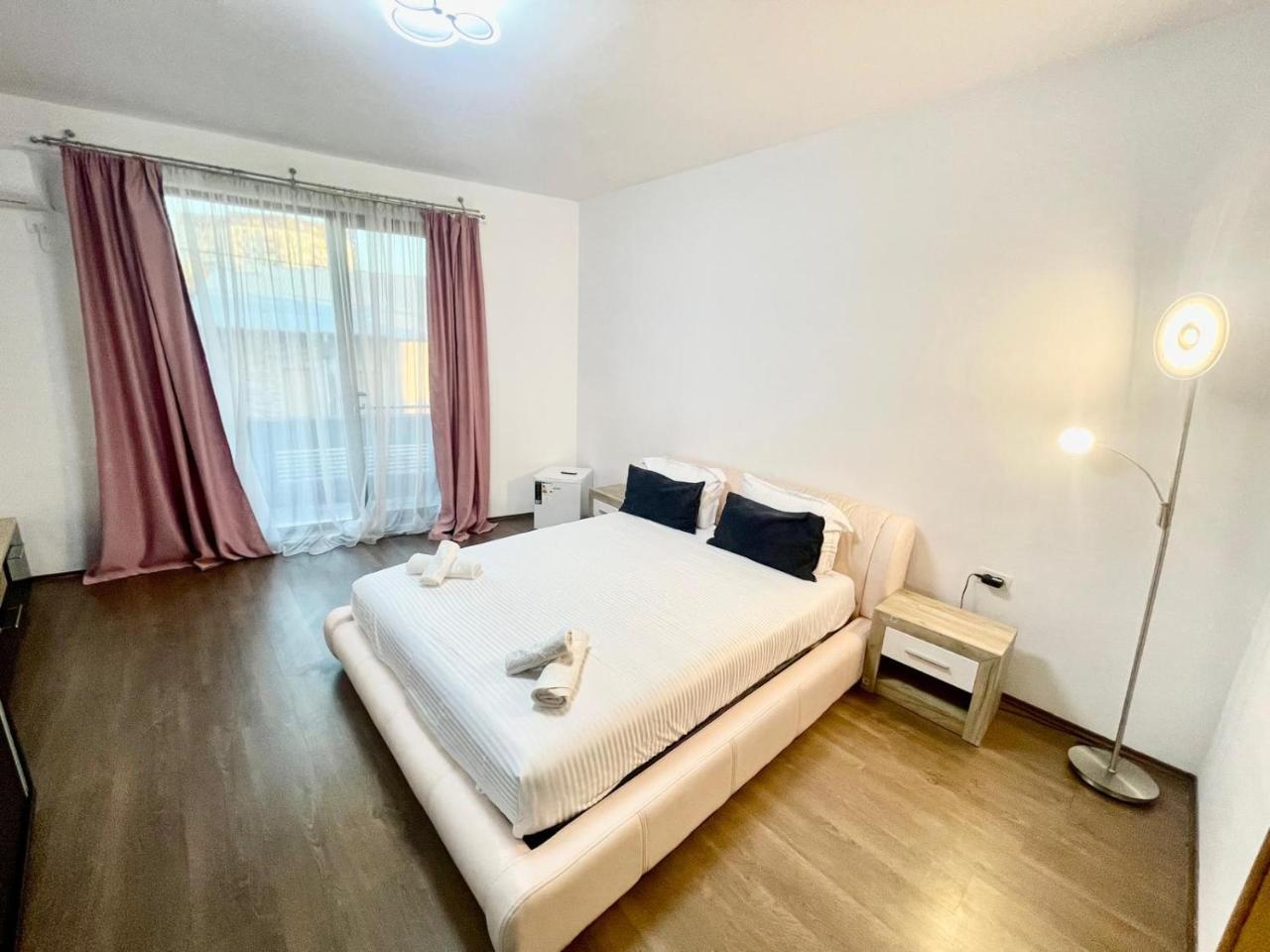 Central Large Three Rooms