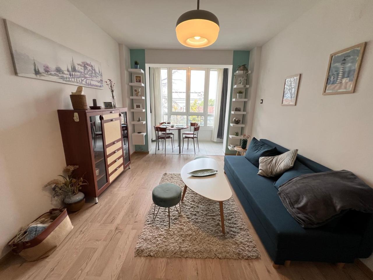 Bogota Central Apt W Office Space & Wifi Near Metro