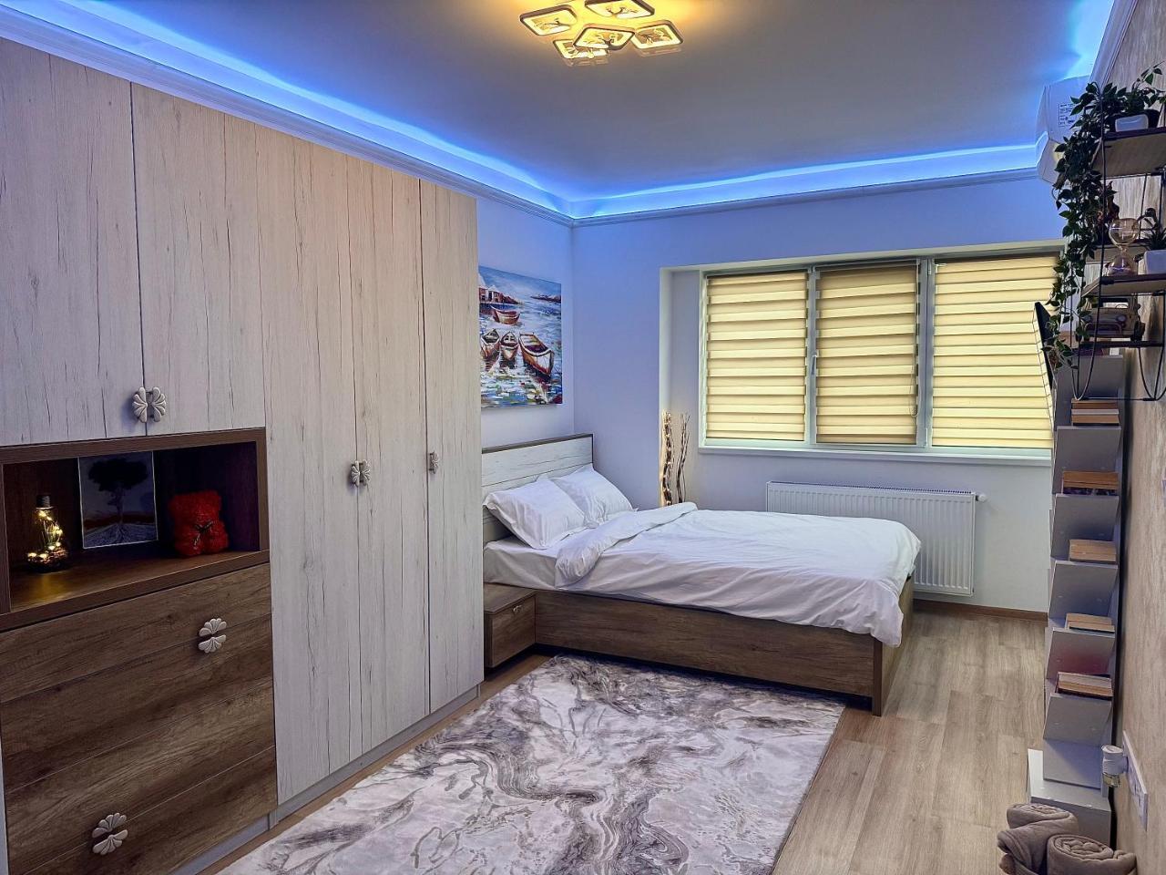 Home Away From Home Cozy & Spacious Studio With Balcony