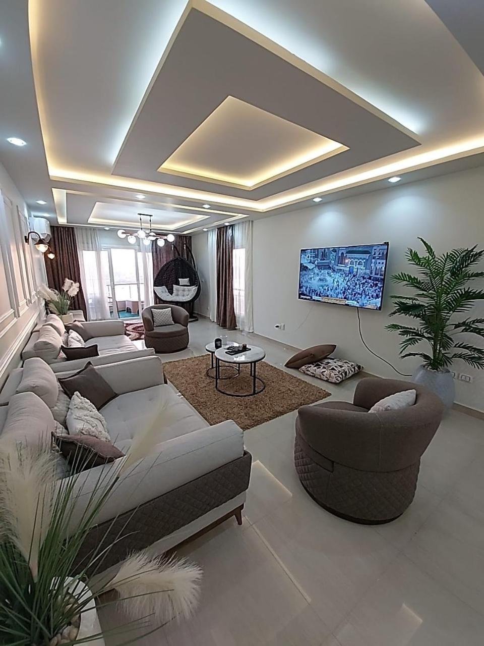 Apartment with a Direct View of the Nile