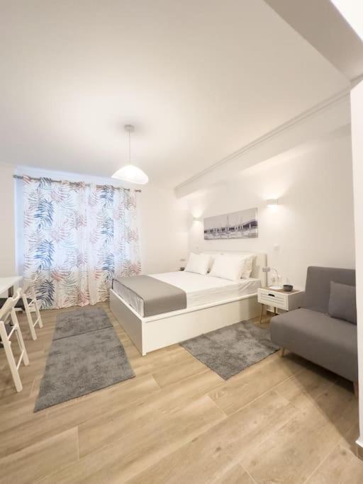 Petite Retreat In Kolonaki, Athens /netflix