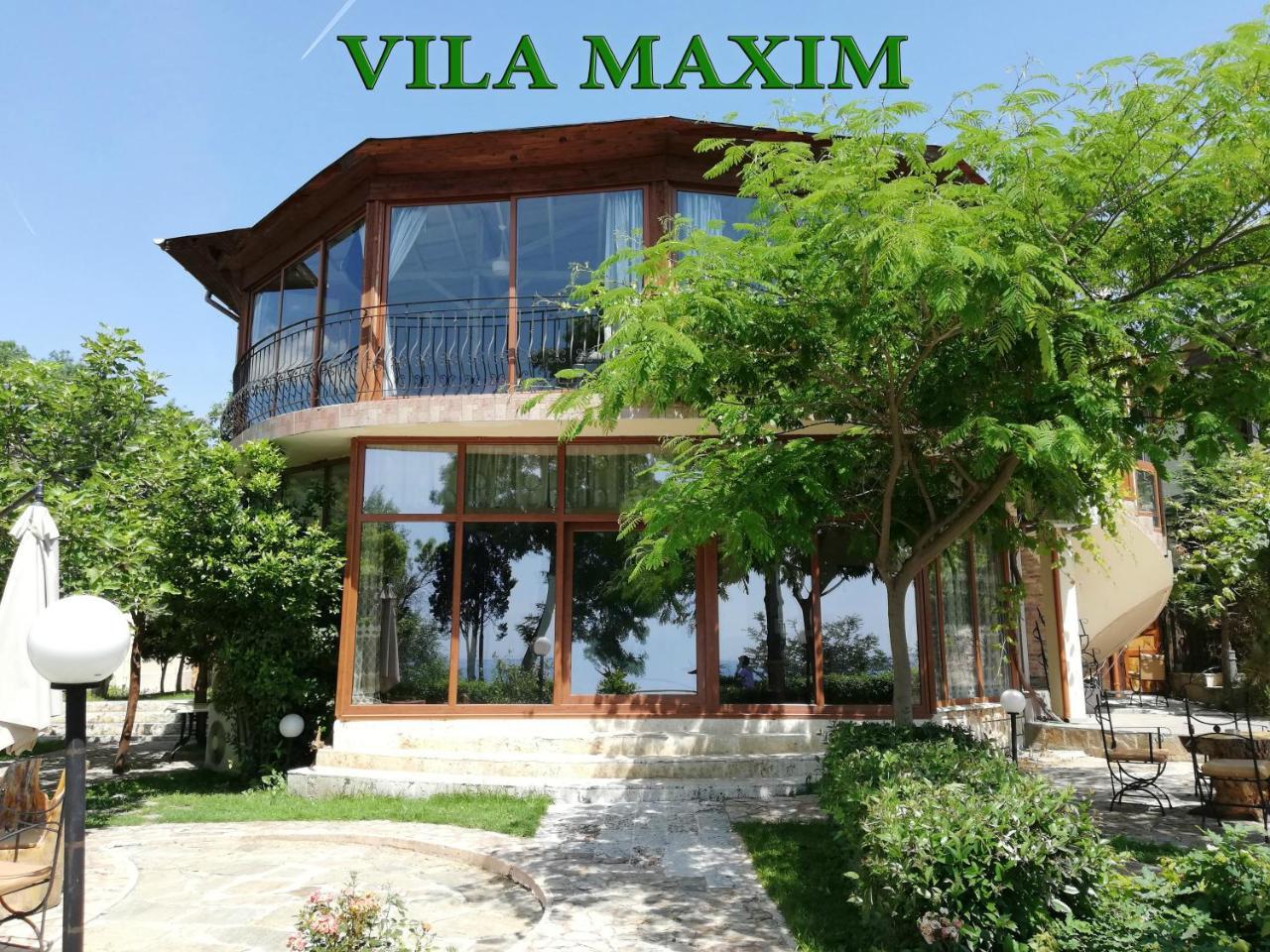 Villa Maxim Free Parking