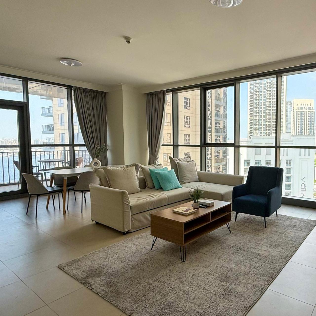 Spacious Luxury Apartment Stunning Creek Views Family Friendly