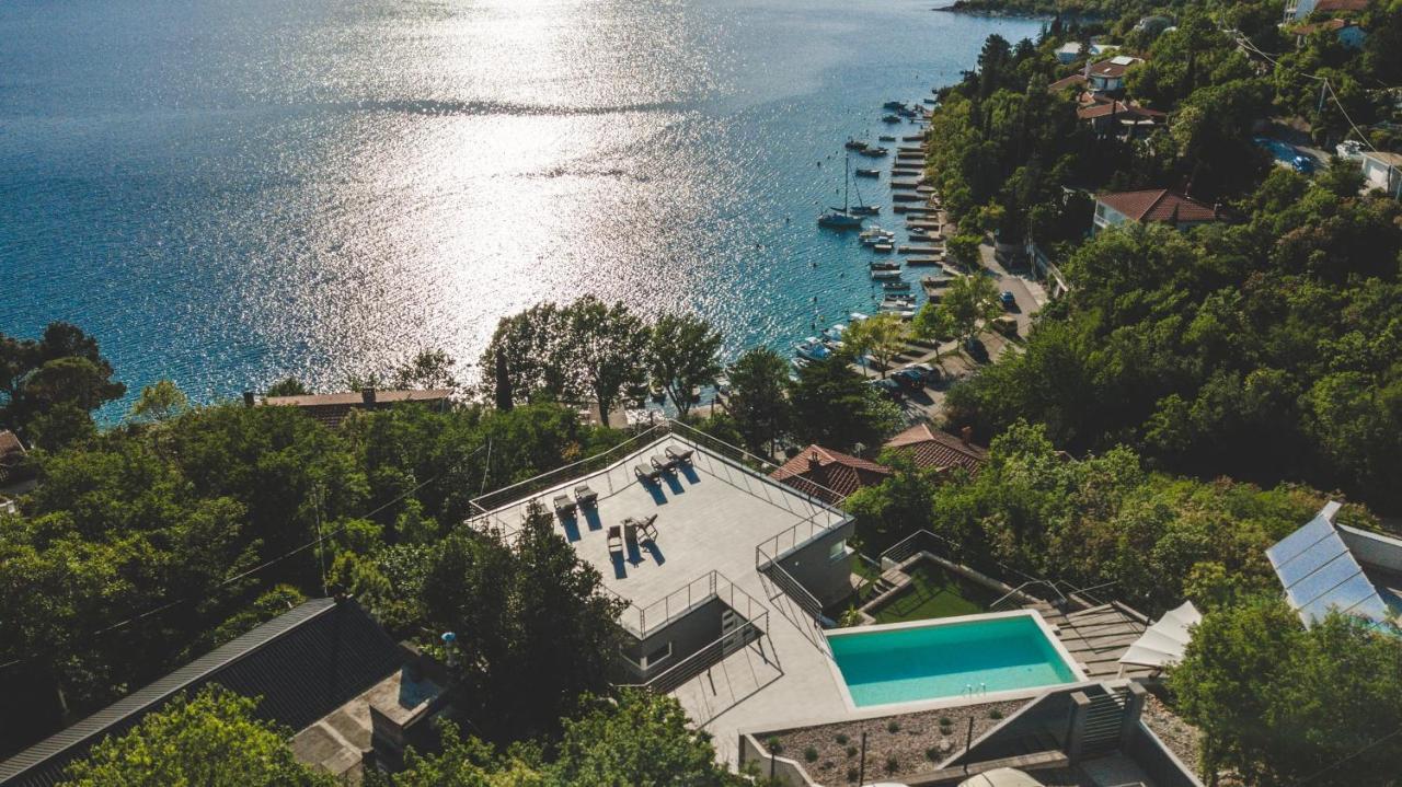 Beachfront Villa Grace With Heated Rooftop Pool