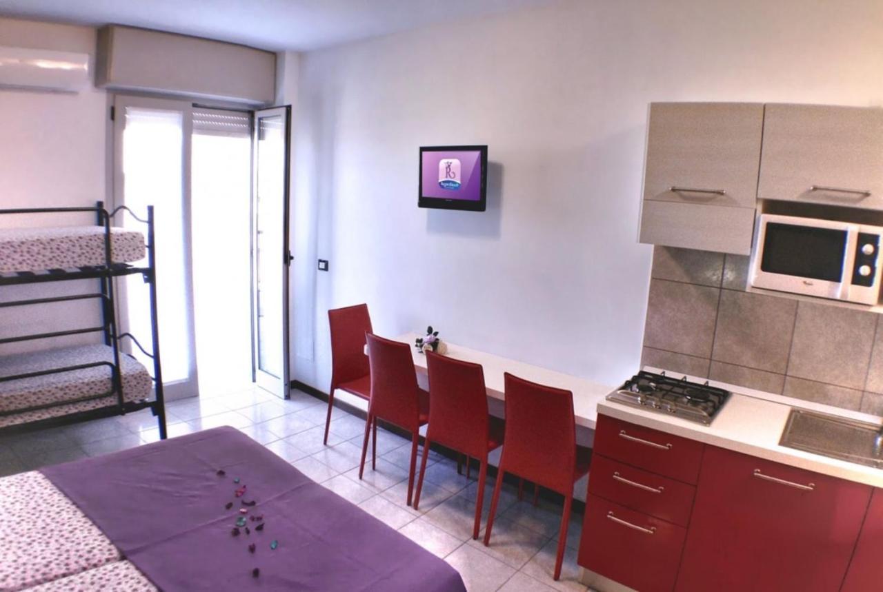 Stylish Studio With Gorgeous Pool-beahost