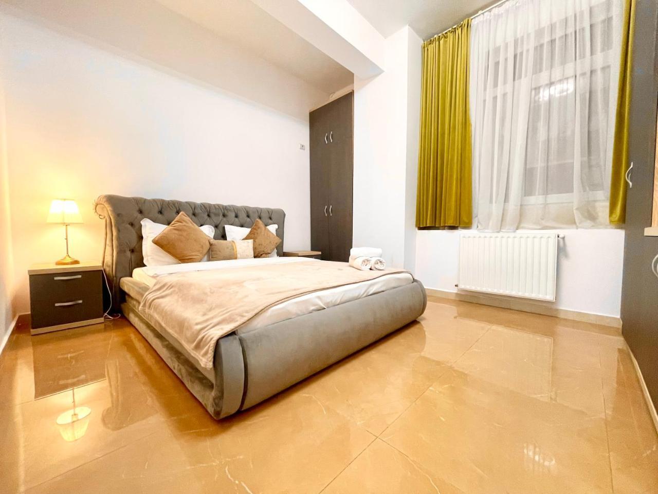 Central Address 23 Palace Of Parliament Area