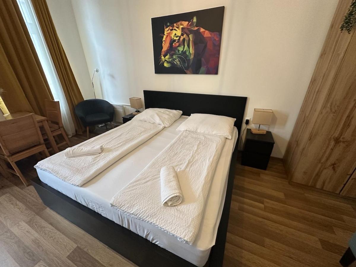 Centrally Located Cozy Apartment In Vienna Funfhaus