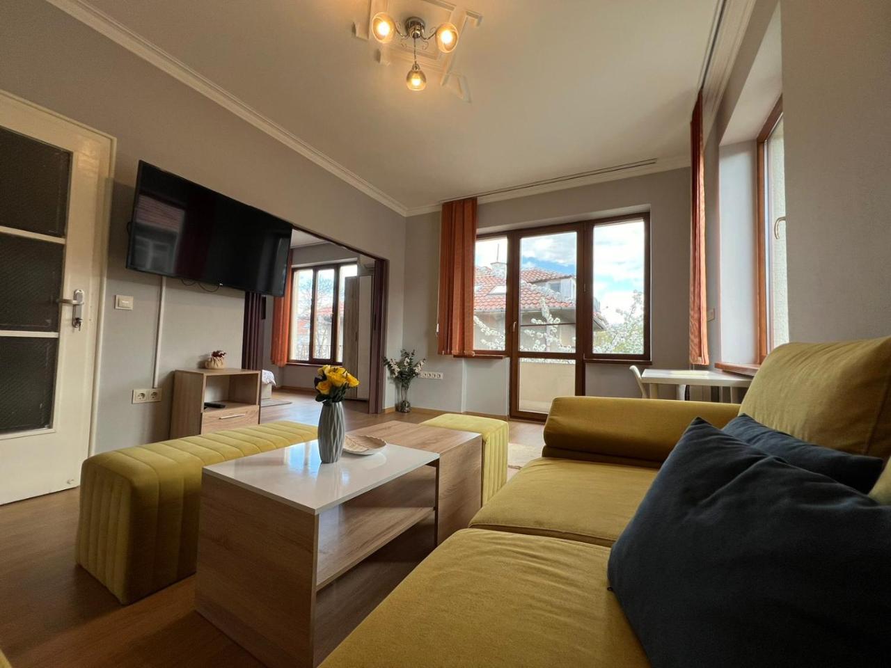 Rio Sunny 2bdr Apt Near Ndk Metro Non-stop Paid Public Parking