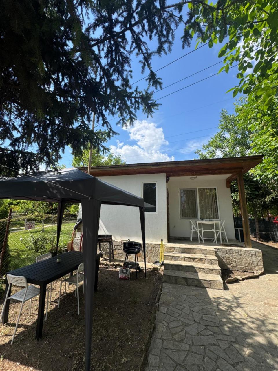 Cozy House With Free Parking