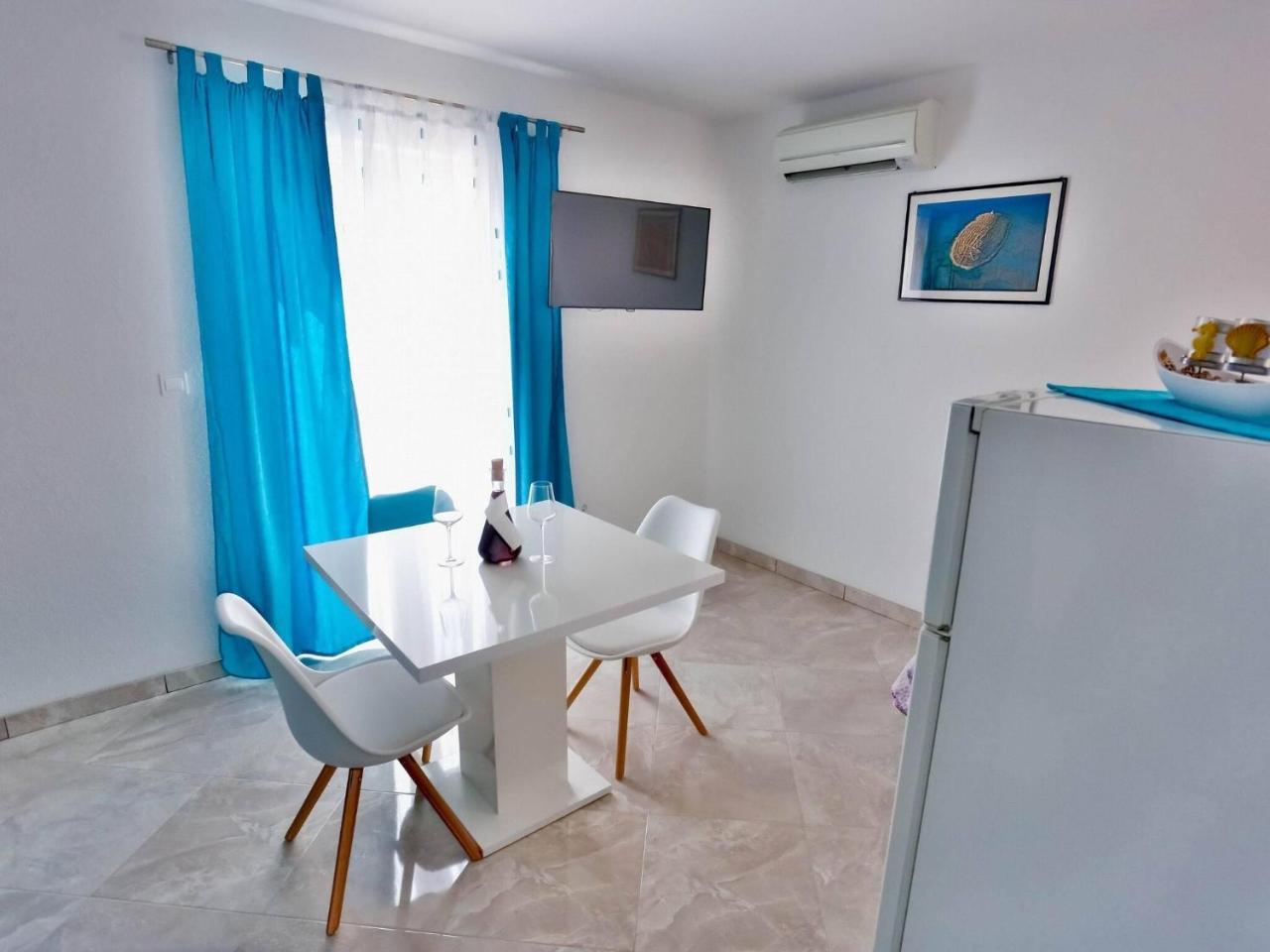 Apartments Lenka One Bedroom Apartment With Balcony & Garden View A1