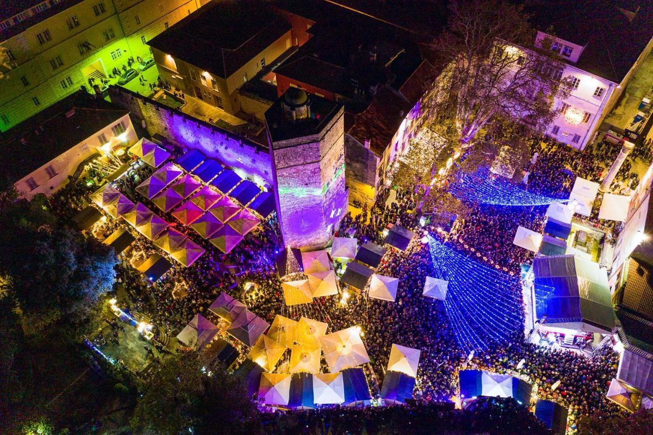 Christmas Market Apartment Caesar