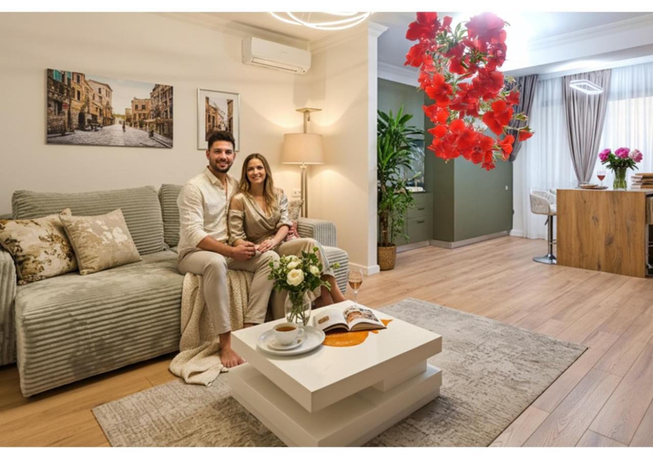 The Marble Suite by Blvd 60b1 Elegant Apartment With Modern Design