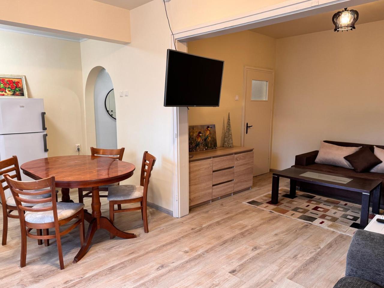 Cozy Central Apartment Steps From Everything!