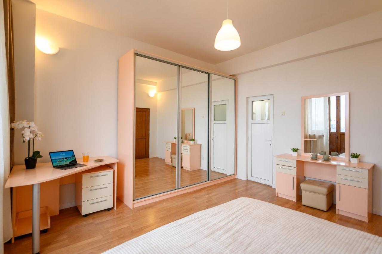 Bellevue by Ciullei Panoramic City Center