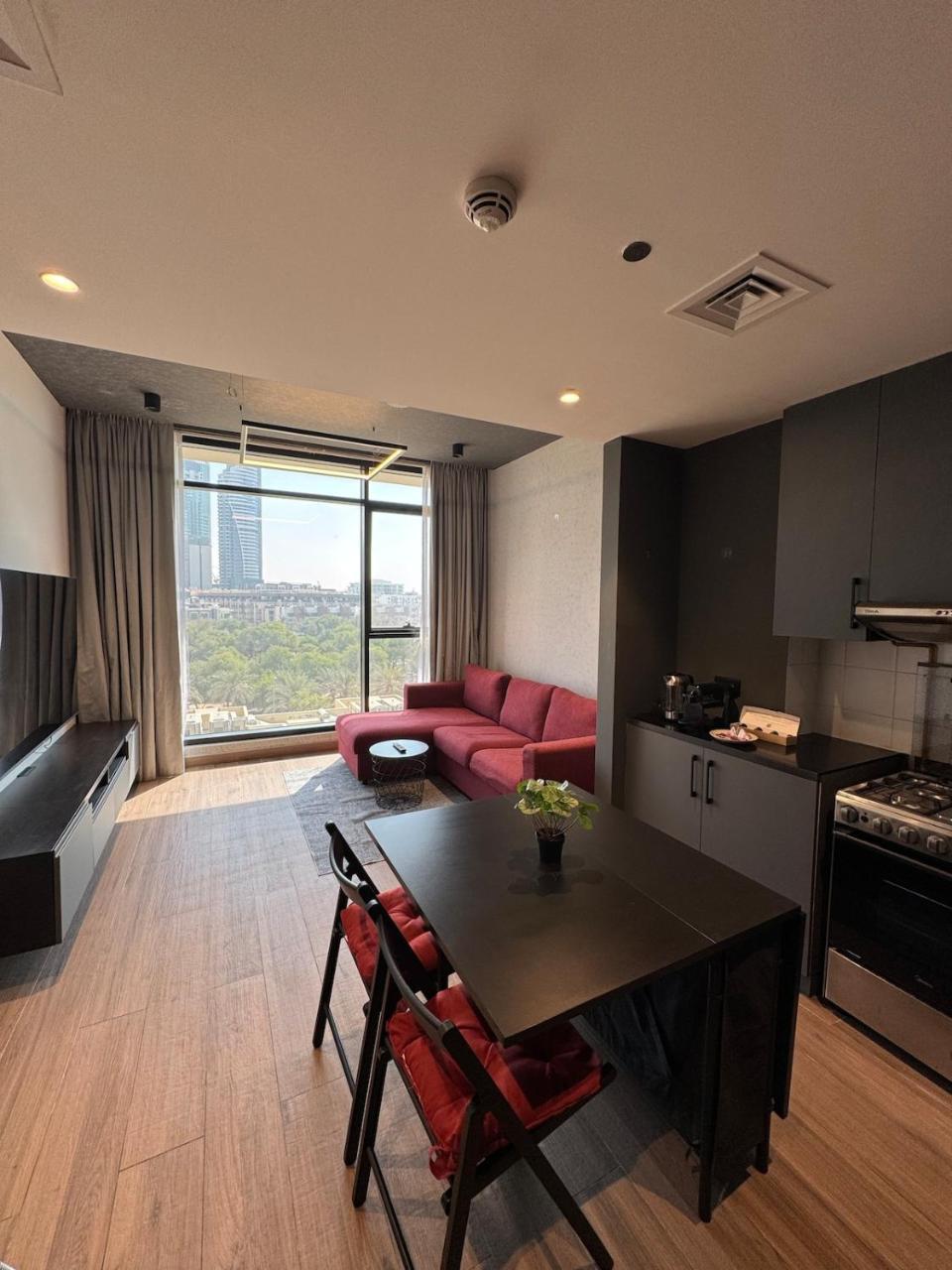 Peaceful Modern Home Overlooking Jvc Green Park
