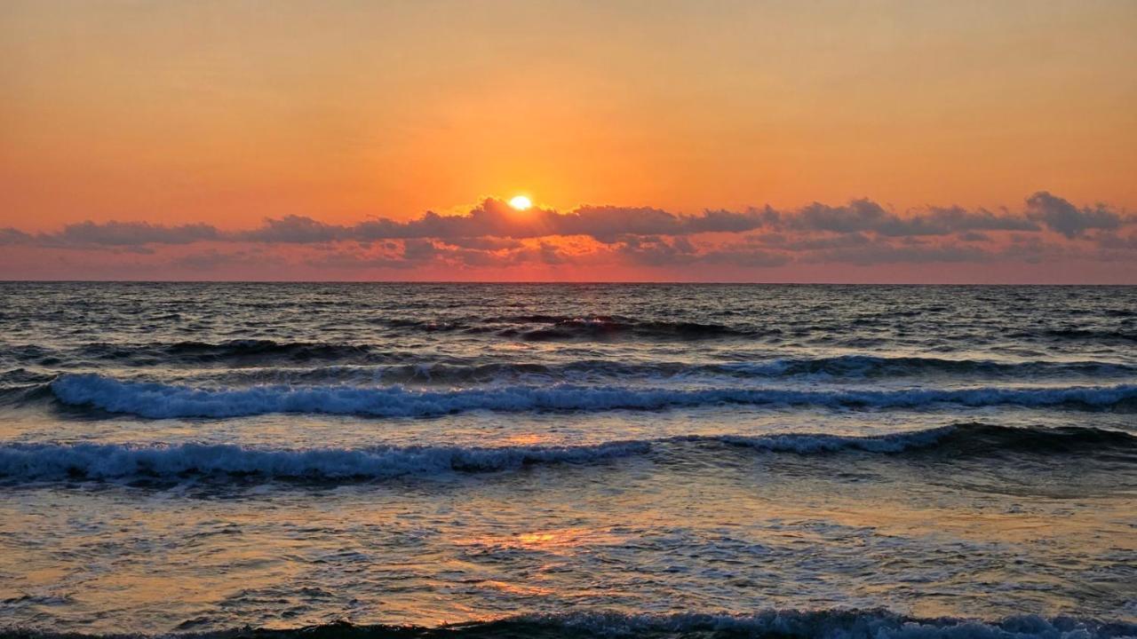 Sea & Sand Apartment