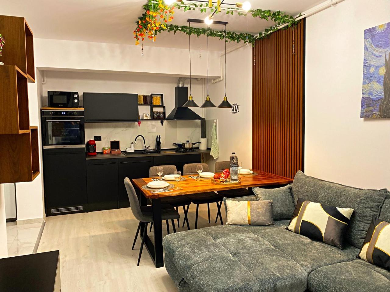 Beautiful Dining Area Full Kitchen Free Parking Ac Bathtub