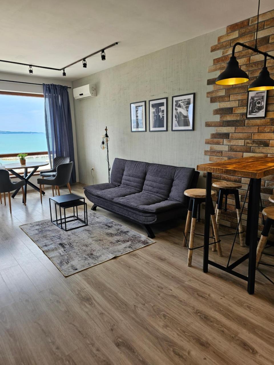 Comfy Flat Sea View & Strong Wi-fi