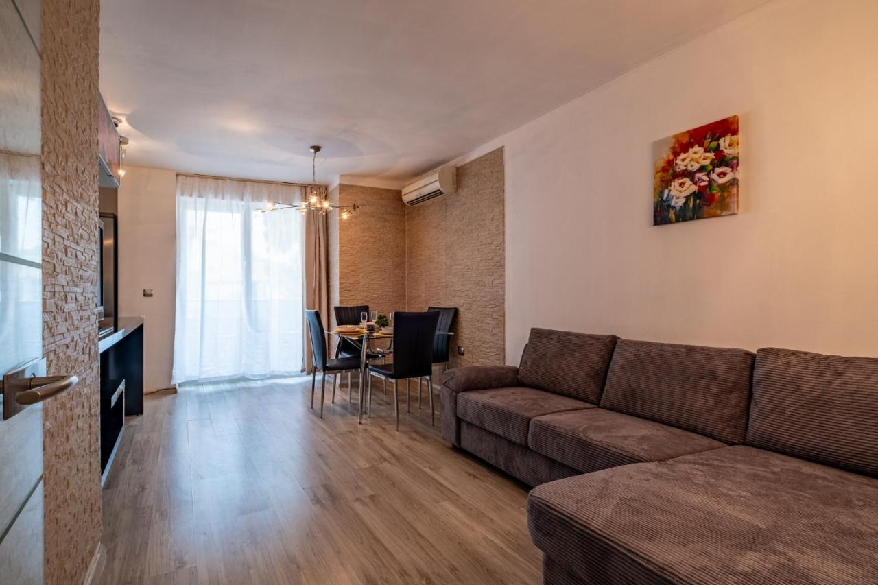 Deluxe Apartment With 2 Bedroom In Center Varna