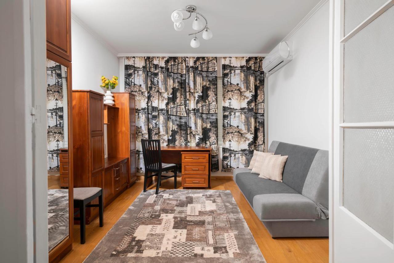 1bd Flat With Desk On Russian Monument Square by Flat Manager