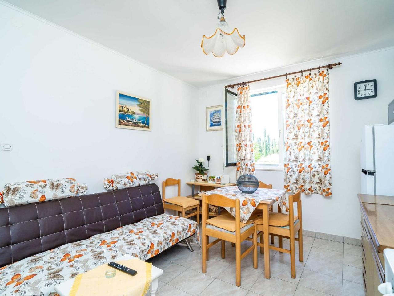 Apartment Laurel Leaf Three Bedroom Apartment With Terrace