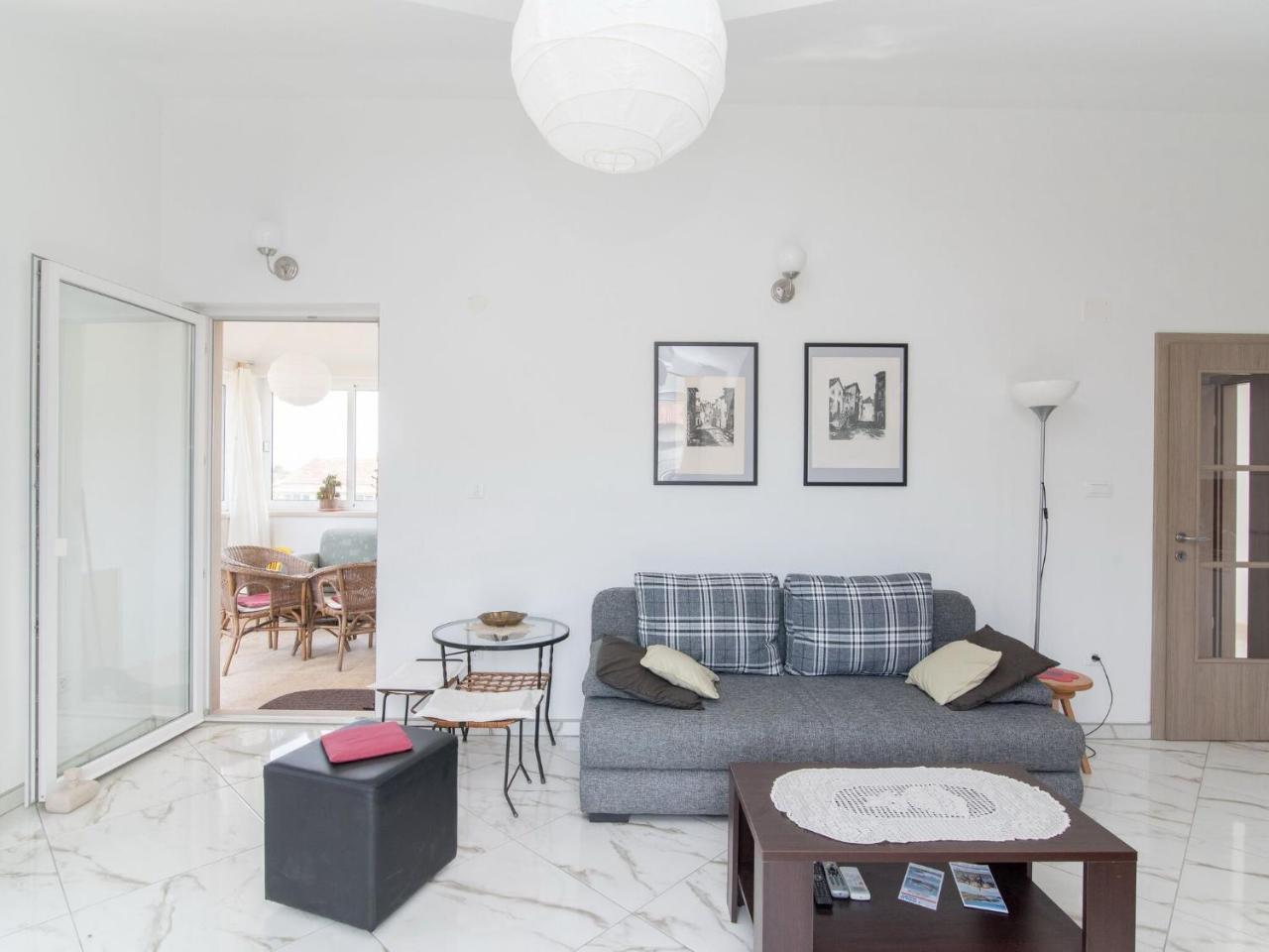 Apartments Mare One Bedroom Apartment With Garden View A3 St