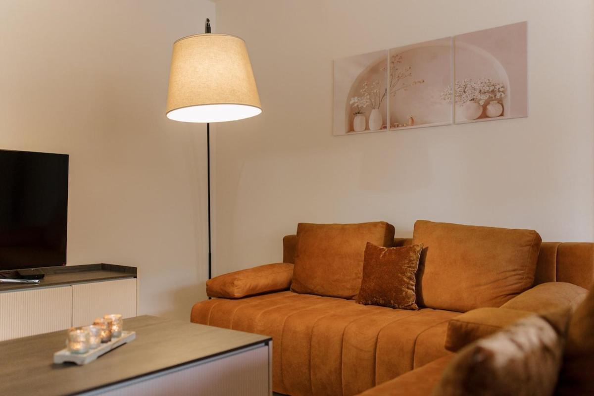 Spacious 1br Designer Apartment In Slobostina