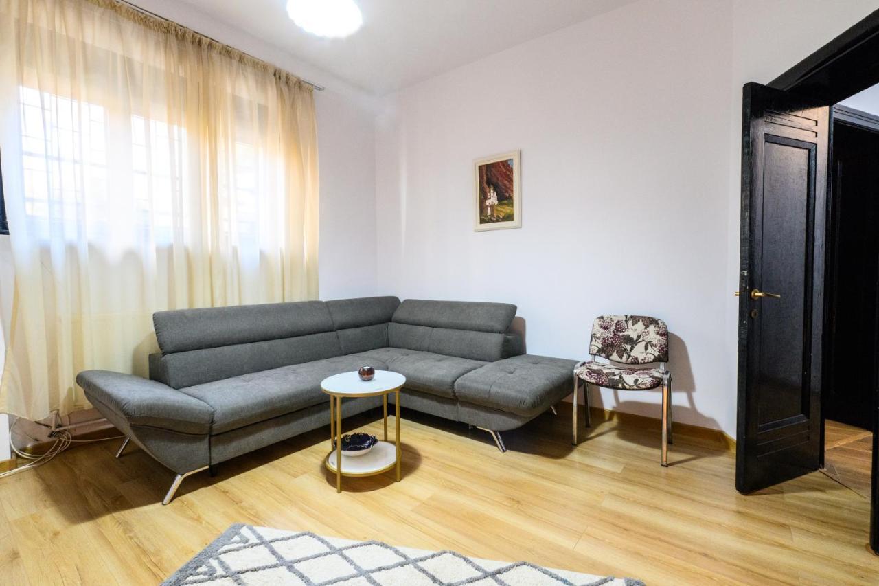 Urban Retreat 2br Flat Steps From Old Town