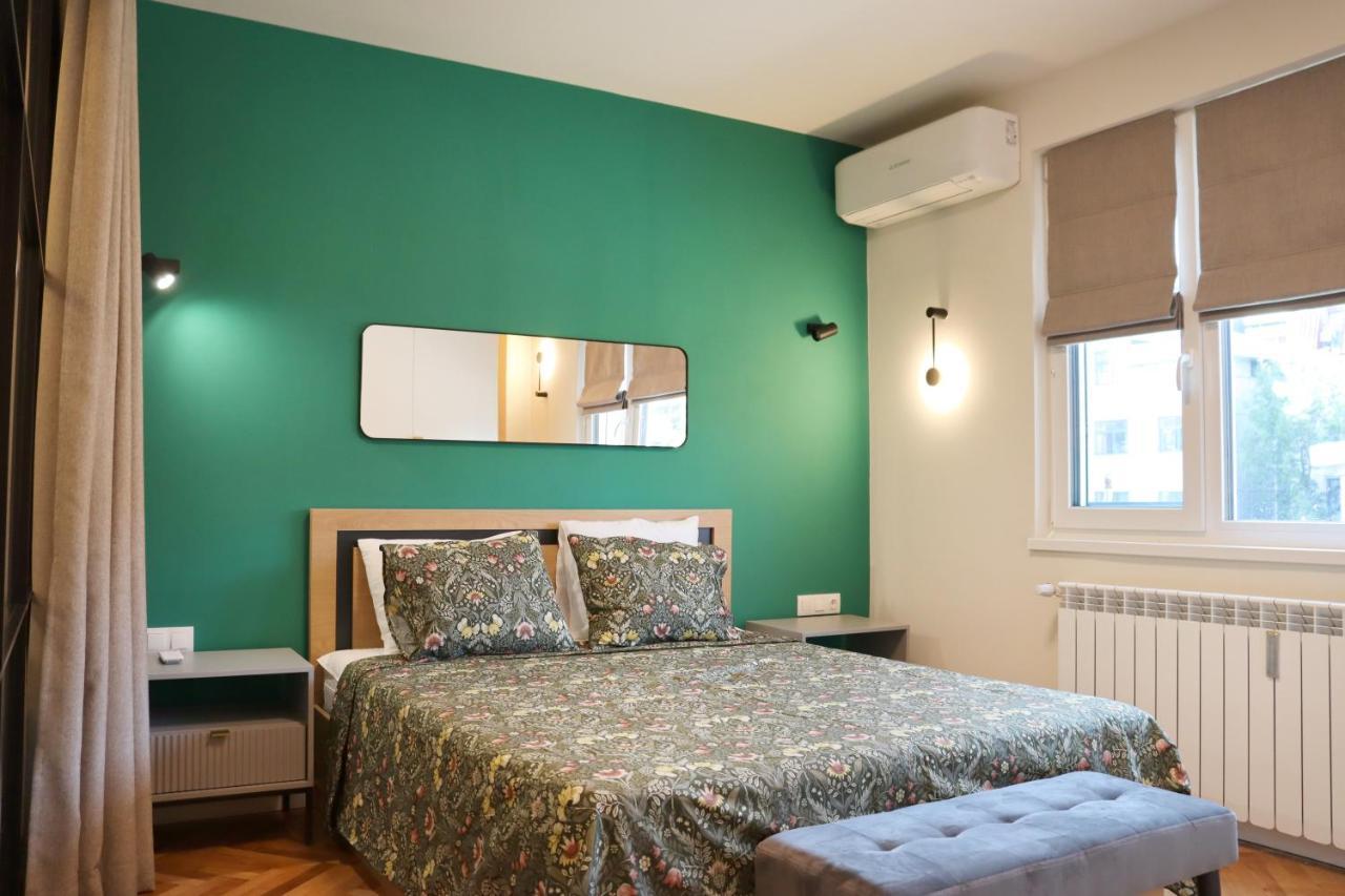 Stylish & Quiet Apt With Balcony