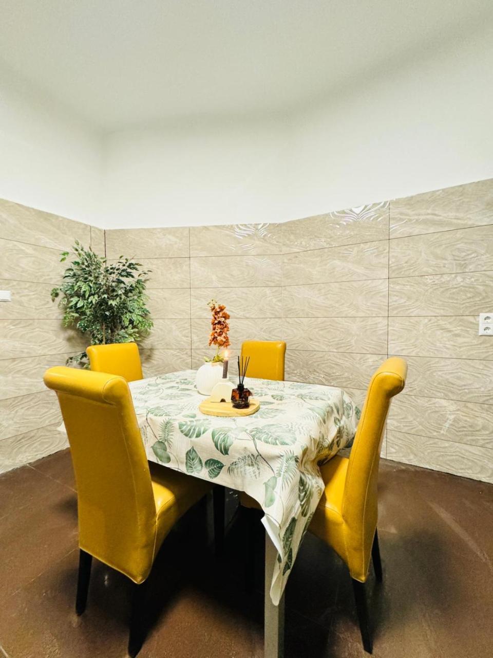 Cozy 5 Br Shared Apartment For 10p 10-min To Kaufpark Alterlaa