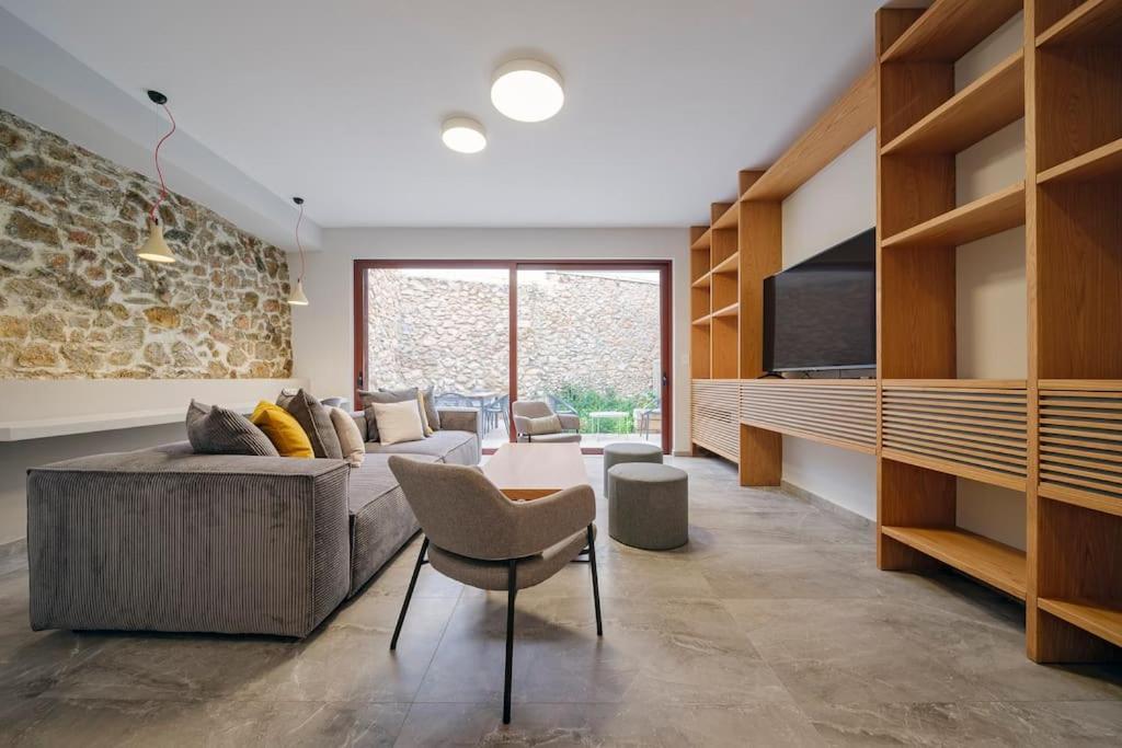 A Neoclassical Mansion In Athens