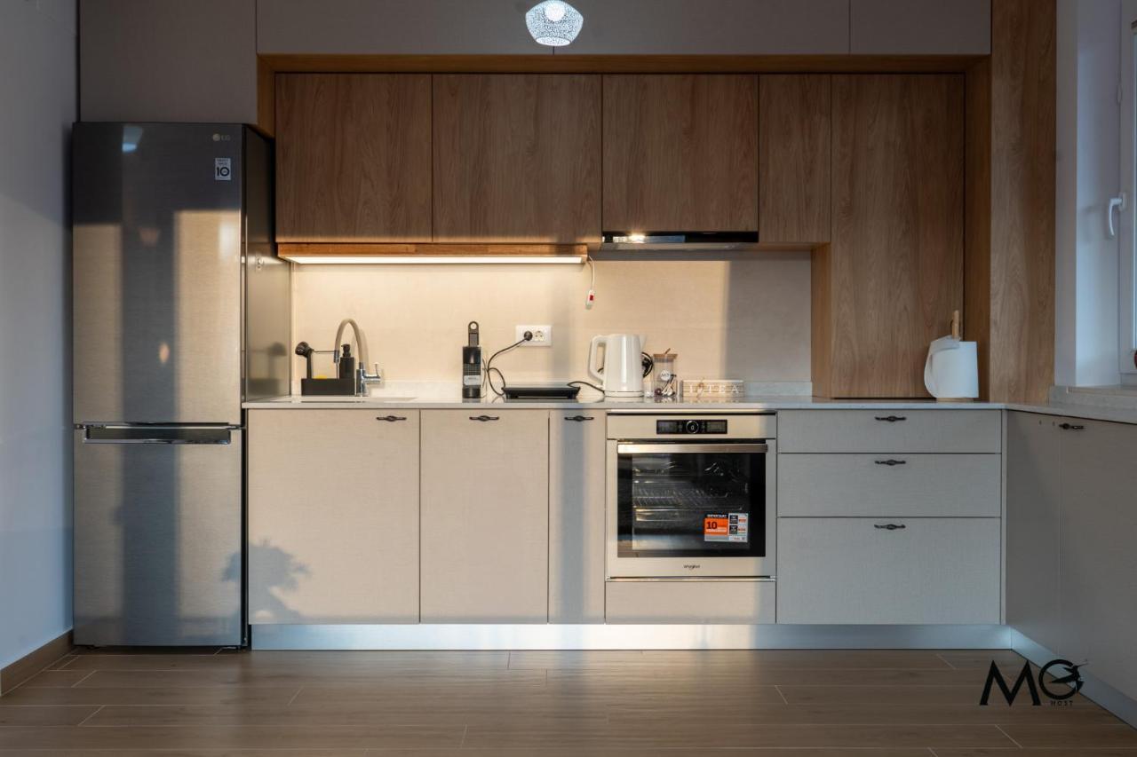 Mohost Urban 2 Modern Retreat by The Mountains