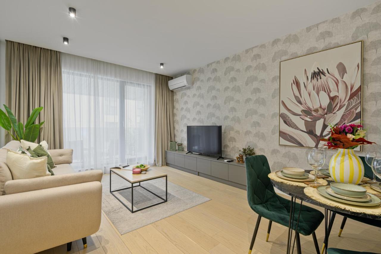 Tropics 1br Cozy Modern Entire Apartment Nuscocity Fast Wifi & Balcony