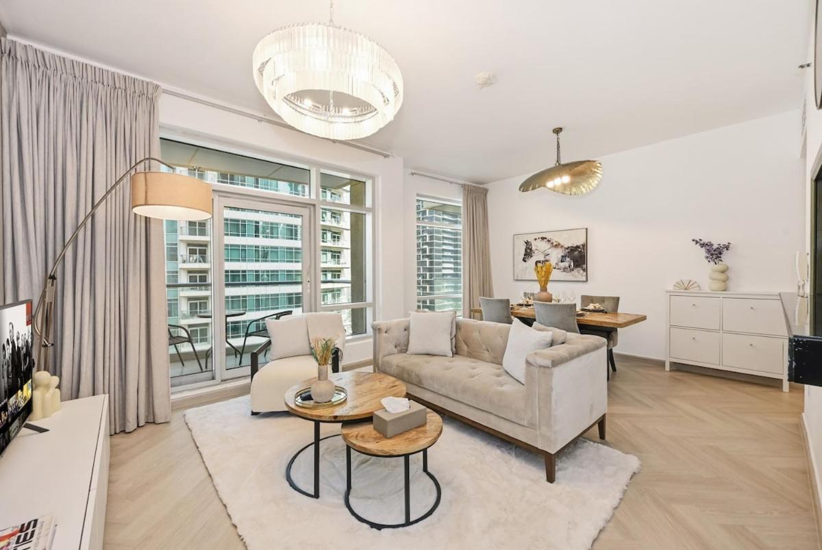 Ultra Modern Downtown Residence Steps Away From Burj Khalifa And Dubai Mall