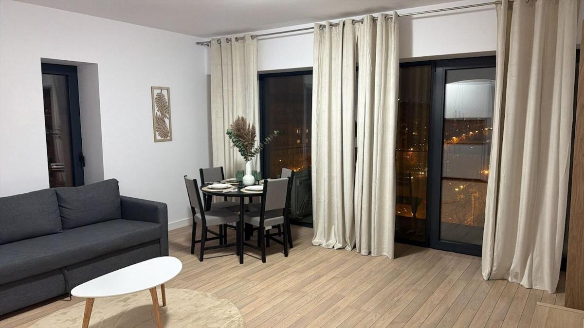 Bellevue Royale Apt With Stunning Panoramic View