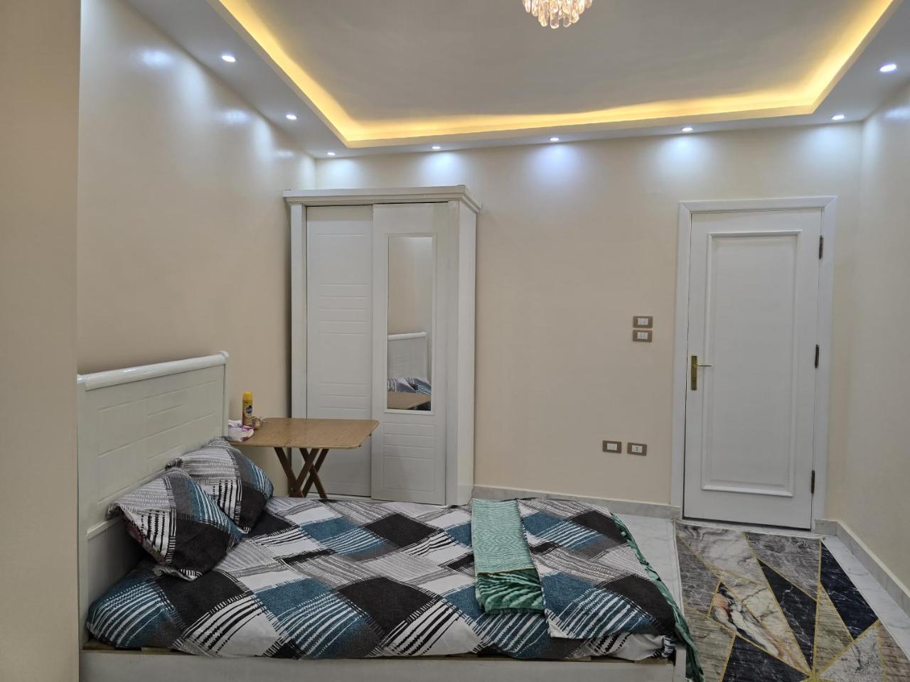 Sr Grand House -Only for Gents