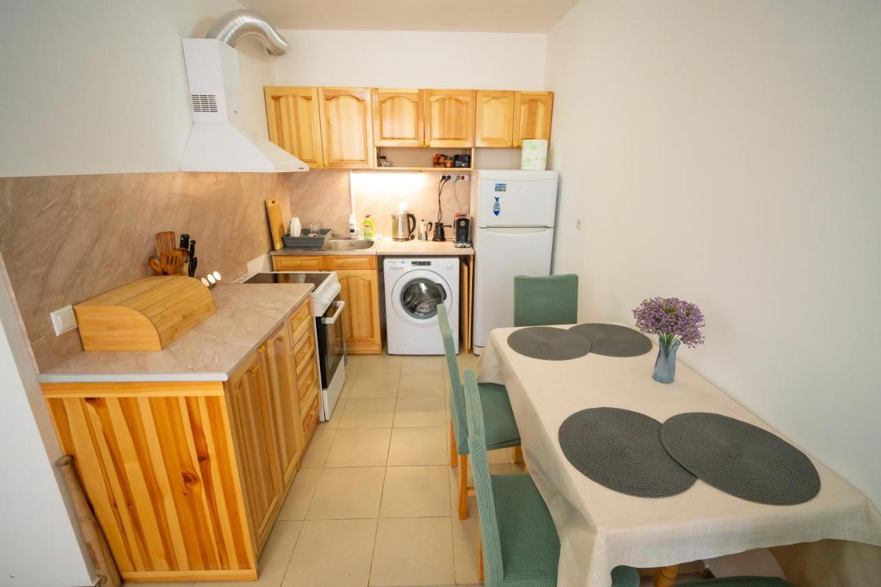 Spacious 2bd Apartment Walk To City Center & Free Parking by Flat Manager