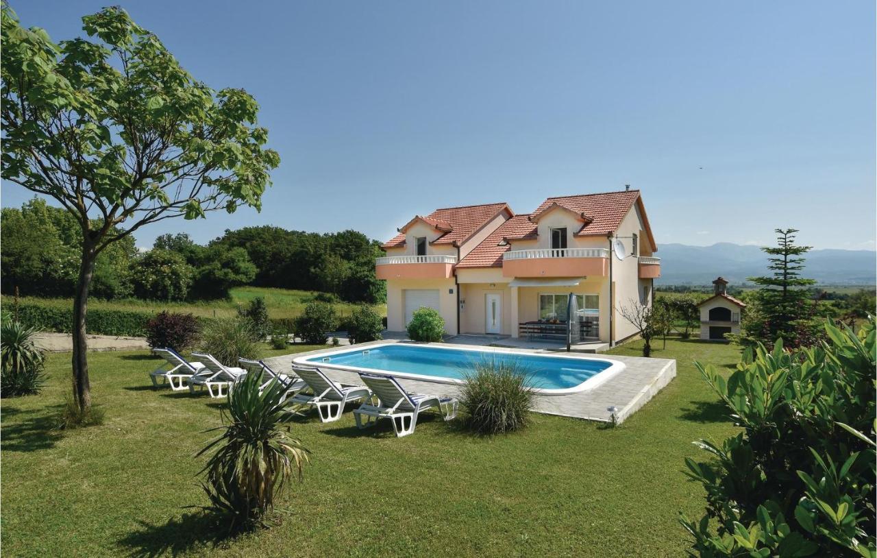 Gorgeous Home In Sinj