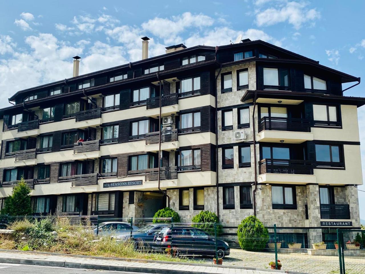 Studio El All Seasons