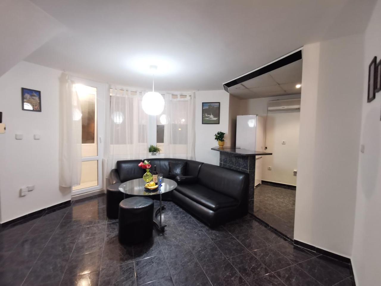 Mezonet V Gryckata Mahala