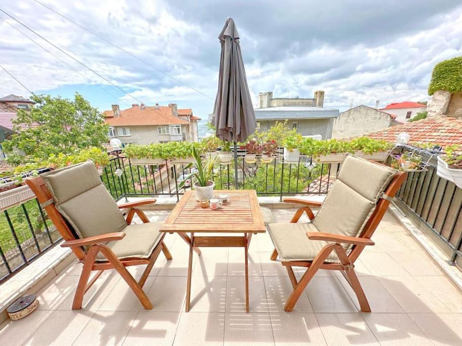 Beachside Bliss by Mery Balchik