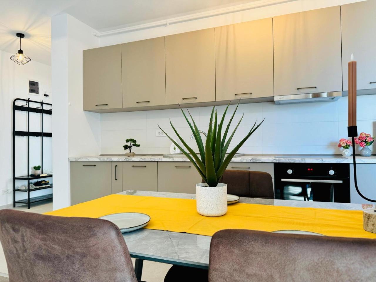 Joy City Stay Mara M9-58