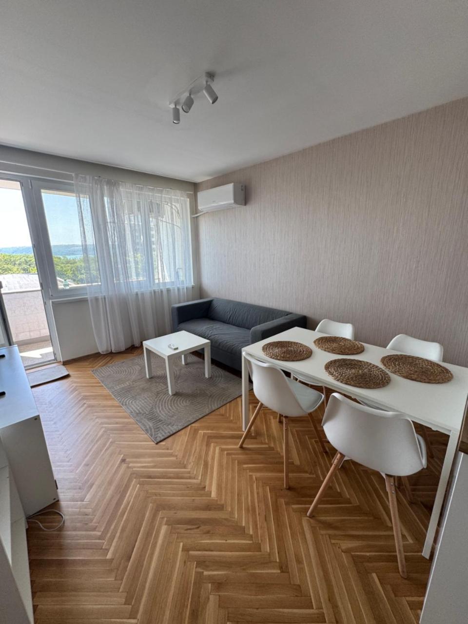 Blue Horizon Apartment