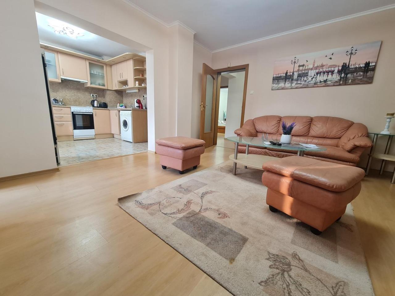 Daisy Spasious Apartment Close To City Park