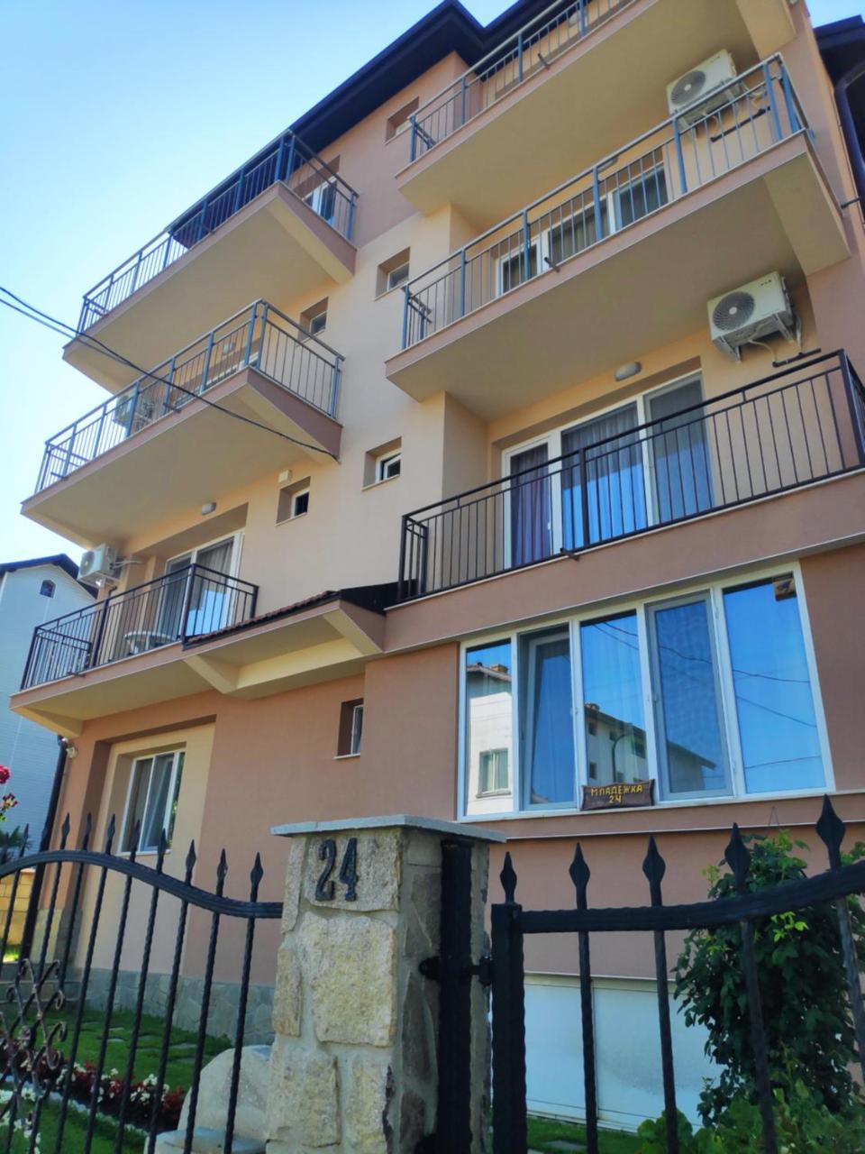 Kyshta Za Gosti Snezha/ Guest House Snezha