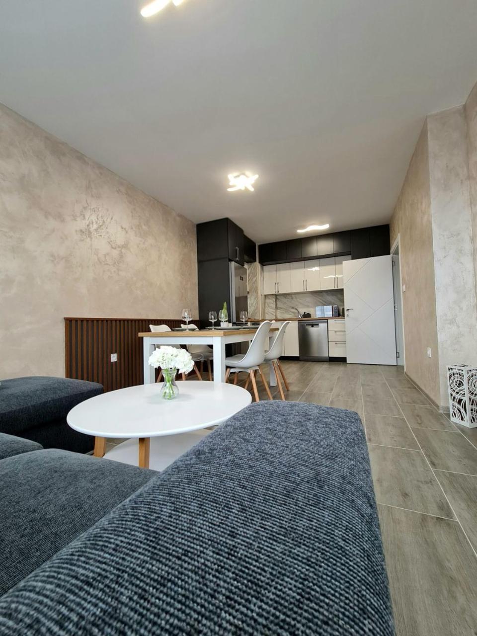 Family Garden 1br With Parking