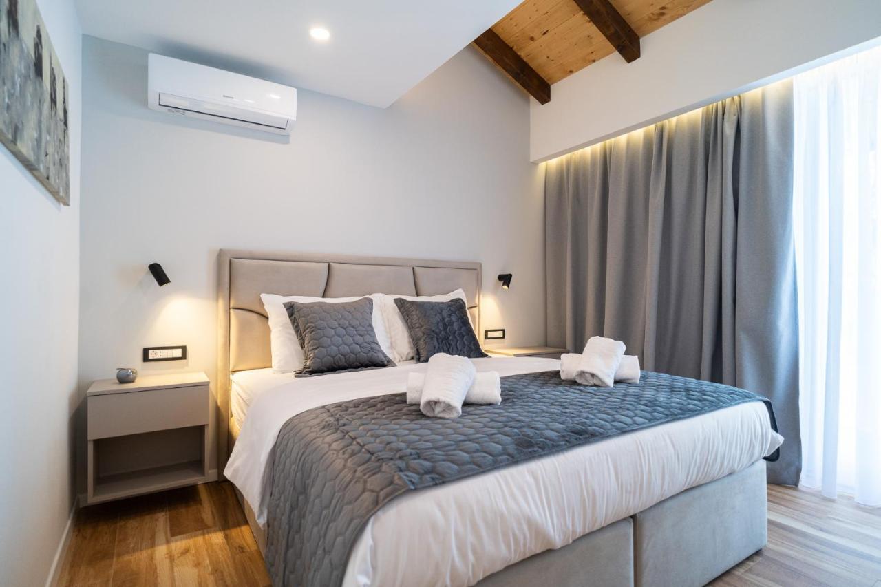 Seafront Sunset Studio & Rooms