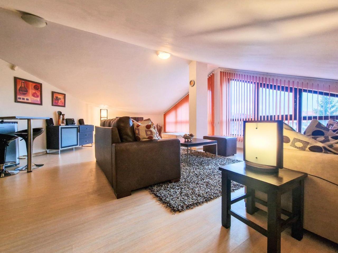 Glazne River View 2bdr & 2bthr Flat With A View by Flat Manager