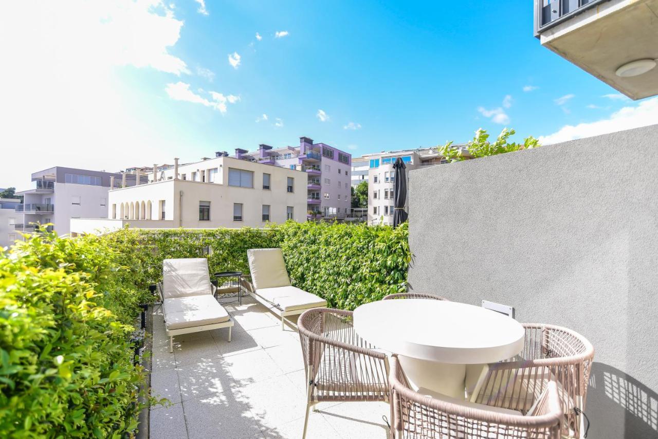 Beachfront Apartment With Private Garage & Amazing Balcony With Seaview